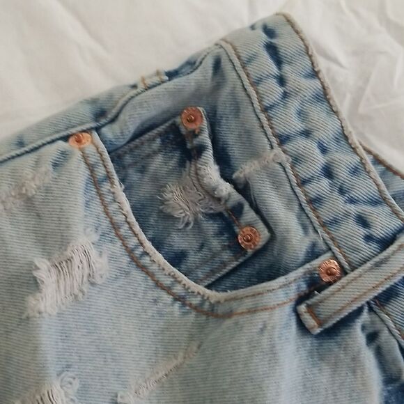SIGNITURE Jean Shorts Sz. 8 Women's - Picture 3 of 8